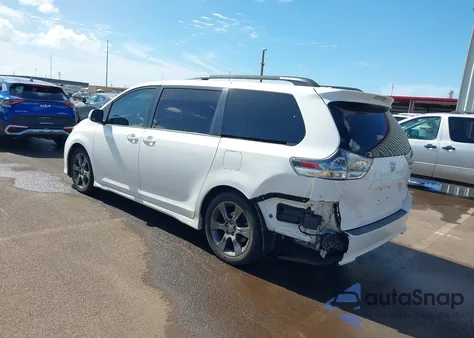 2016 Toyota Sienna Se 8 Passenger/Se Premium 8 Passenger из США, поврежденный, VIN 5TDXK3DC8GS720538
